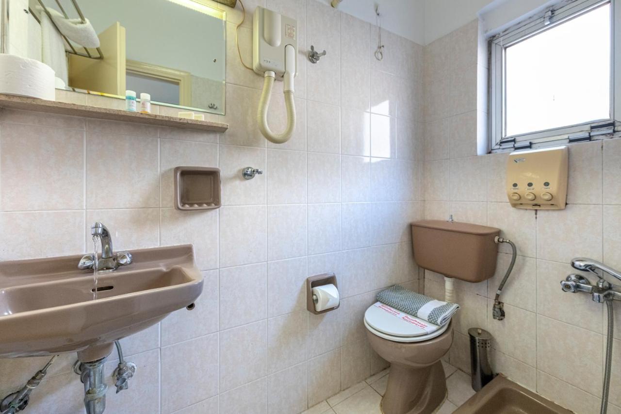 Roy Hotel Атина Екстериор снимка